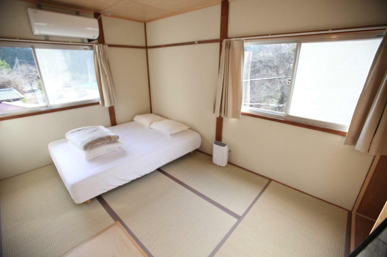 山の中の一棟貸切宿 五番地 Nambu (Yamanashi) 外观 照片